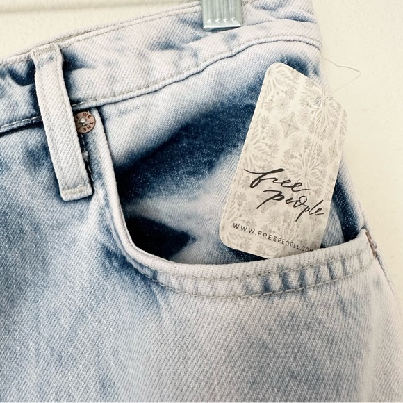 Free People Tapered Baggy Boyfriend Distressed Jeans Purple Rock Light Wash NEW - Picture 12 of 12